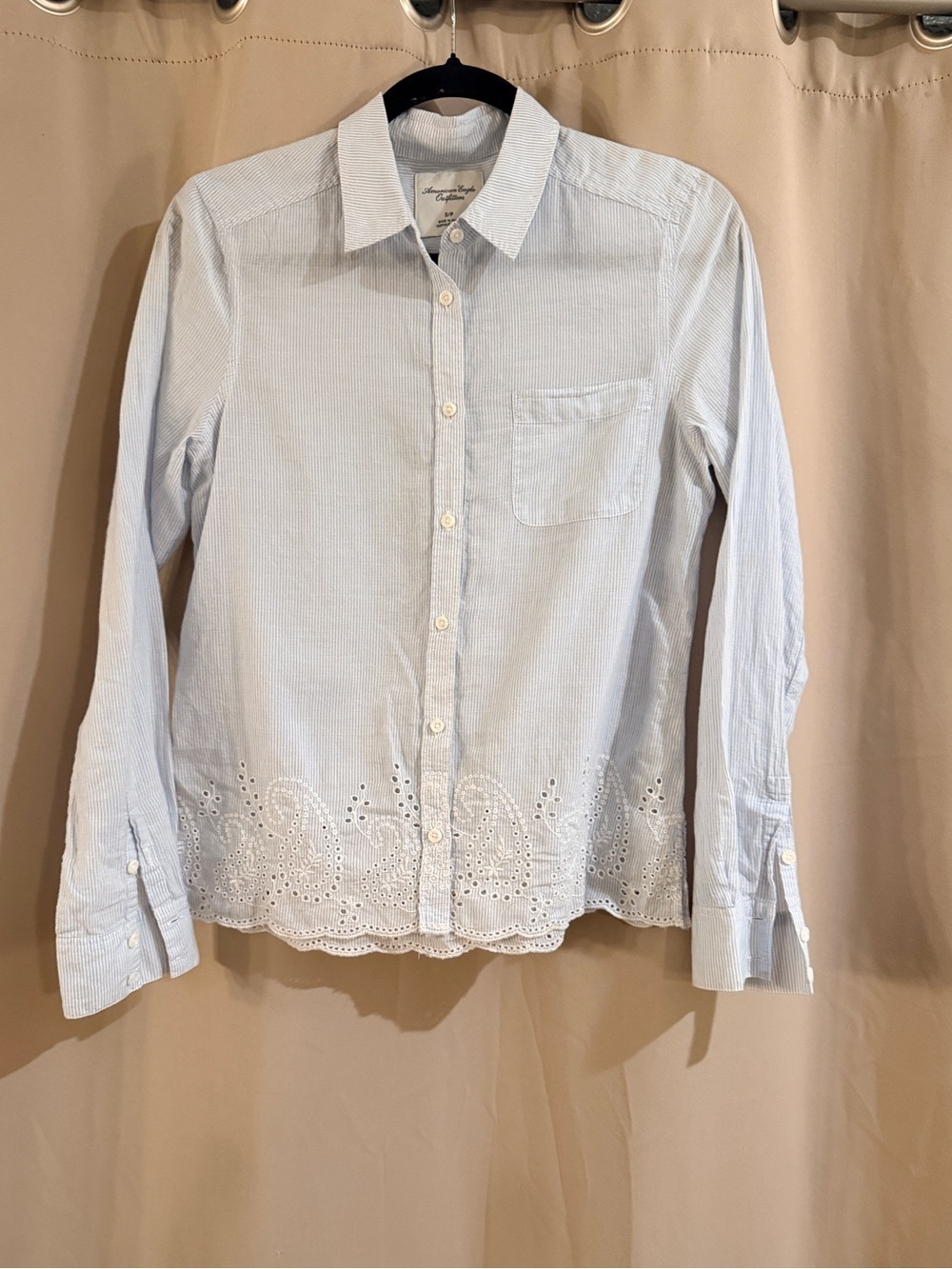 Women’s American Eagle Light Blue Hem Button-Up Shirt